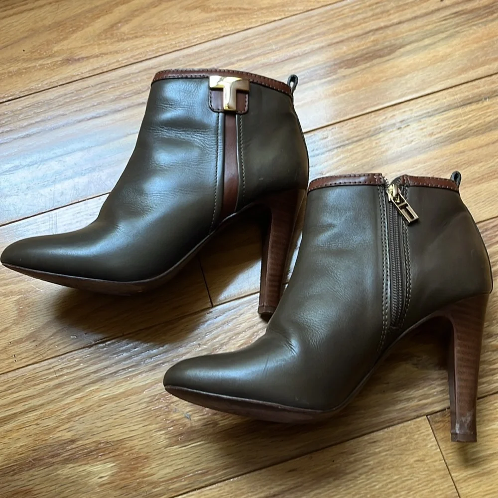 Tory Burch Brown Leather Gold Logo Ankle Boots Sz 7.5